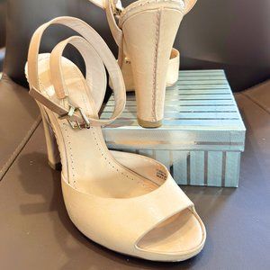 Pour la Victoire Violeta Leather Wrap Nude Open Toe Sandal Size 7.5